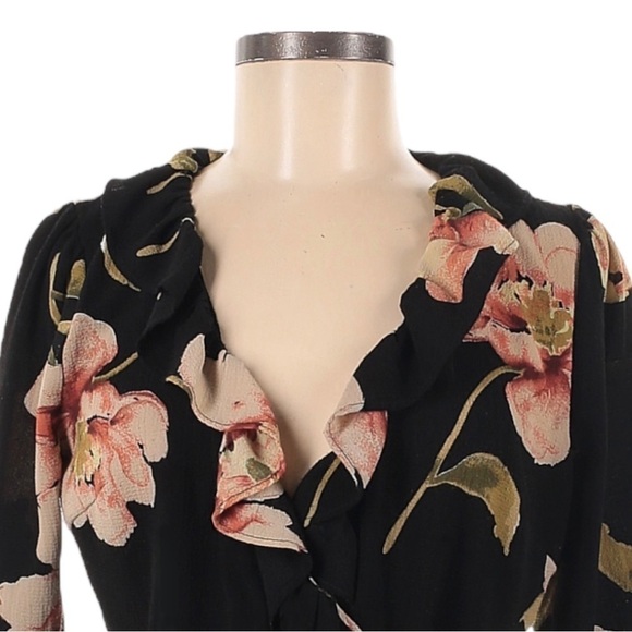LF Seek The Label Floral Boho Black Ruffled Faux Wrap Crepe Crop Top Size S - Picture 3 of 11